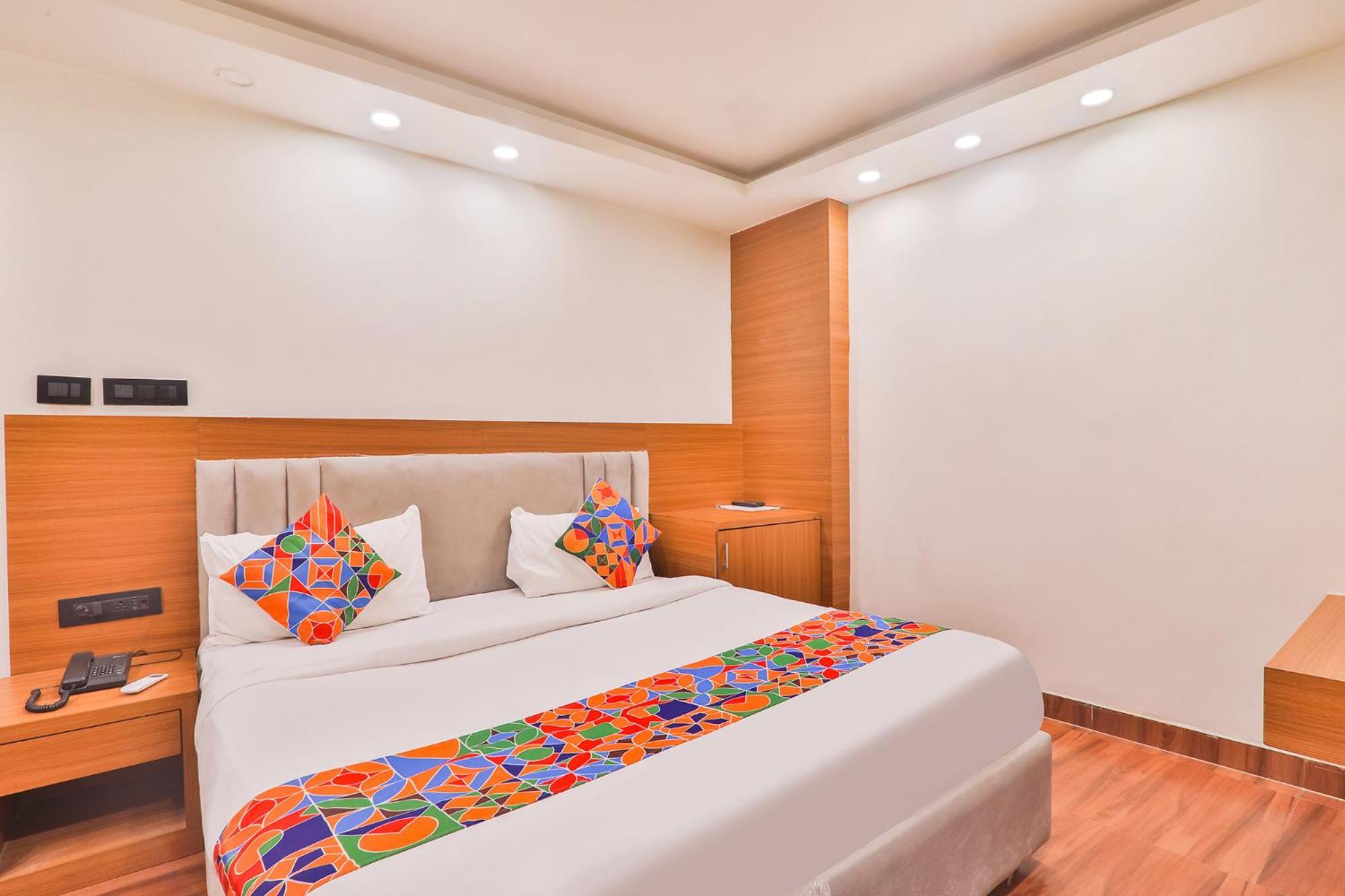 לקנאו Fabhotel Shaurya Inn מראה חיצוני תמונה
