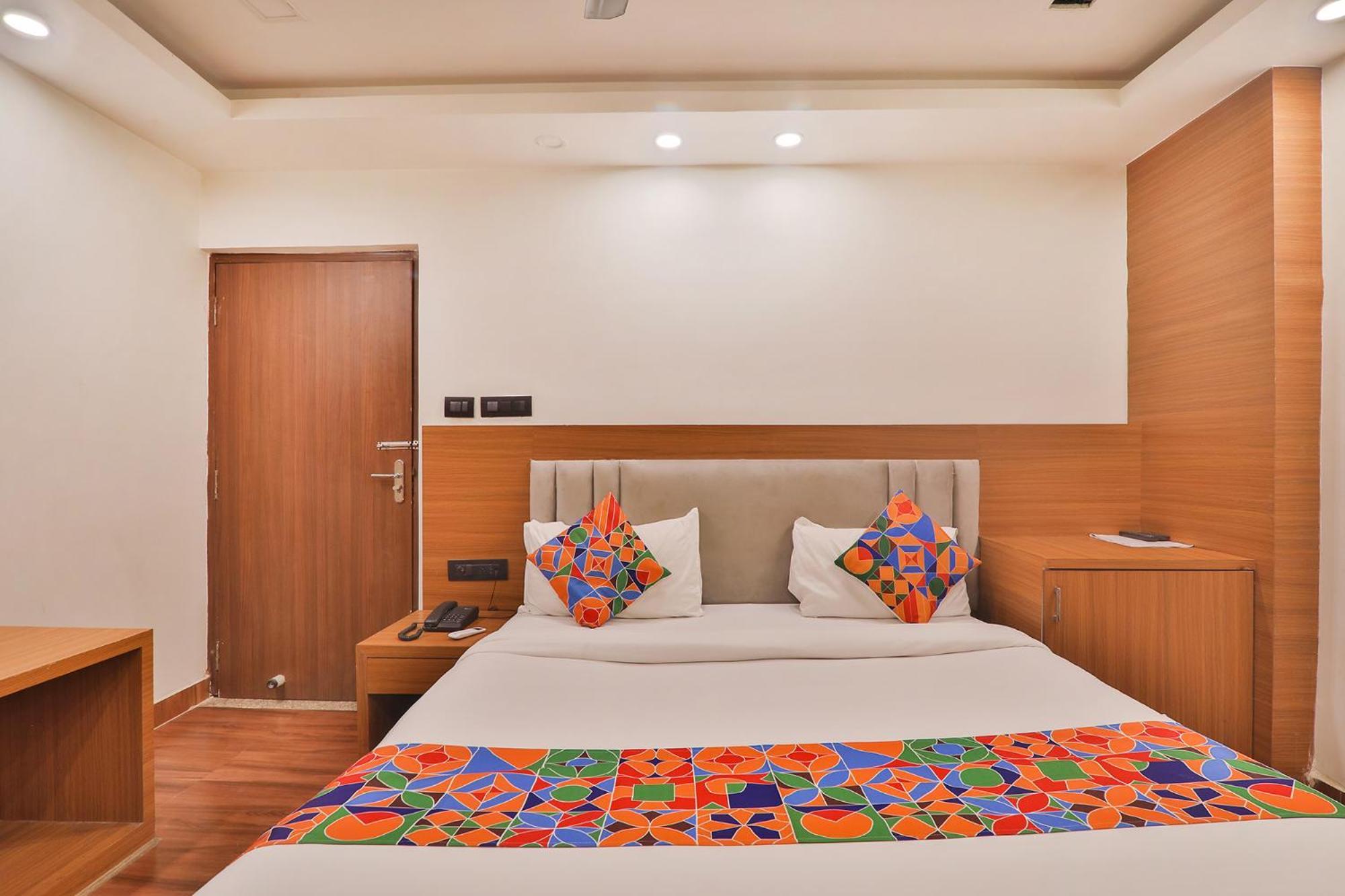 לקנאו Fabhotel Shaurya Inn מראה חיצוני תמונה